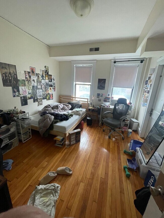 Building Photo - 9/1 No Fee! Spacious 4BR/2BA in Brookline near Packard's, Coolidge, BU