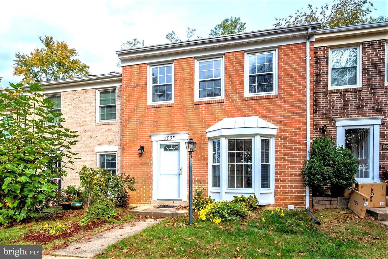Foto principal - 5835 Humblebee Rd