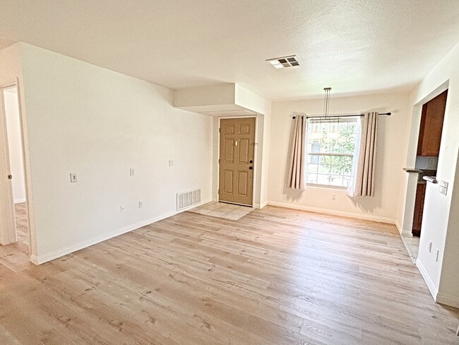Building Photo - 10619 Dabney Dr
