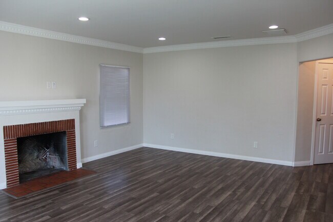 Foto del edificio - 2334 S Garth Ave
