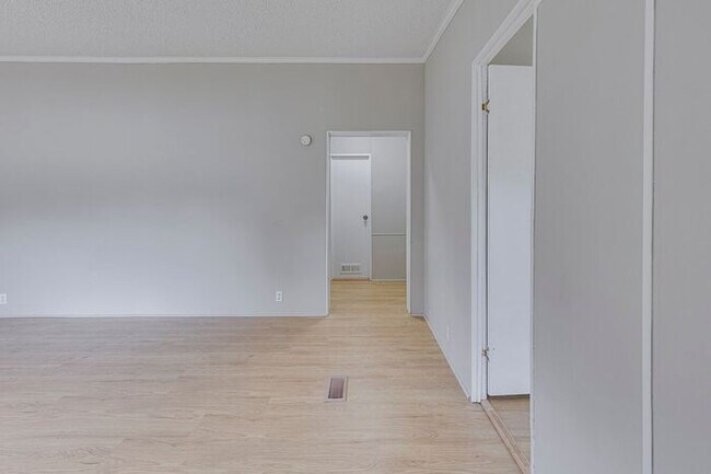 Foto del edificio - Fully Remodeled 4 Bedroom 2 Bath Home