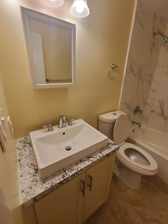 Foto del edificio - 5203 NE 24th Terrace