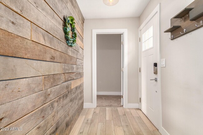 Building Photo - 2626 N 69th Pl
