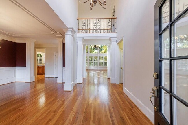 Foto del edificio - 2883 Thurleston Ln