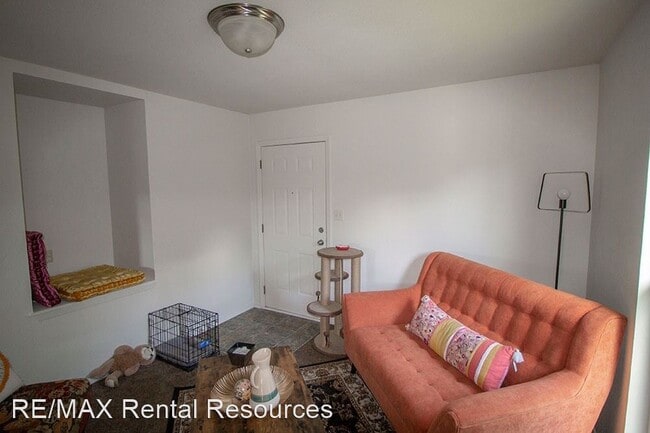 Building Photo - 4 br, 2 bath House - N 207 West Blv