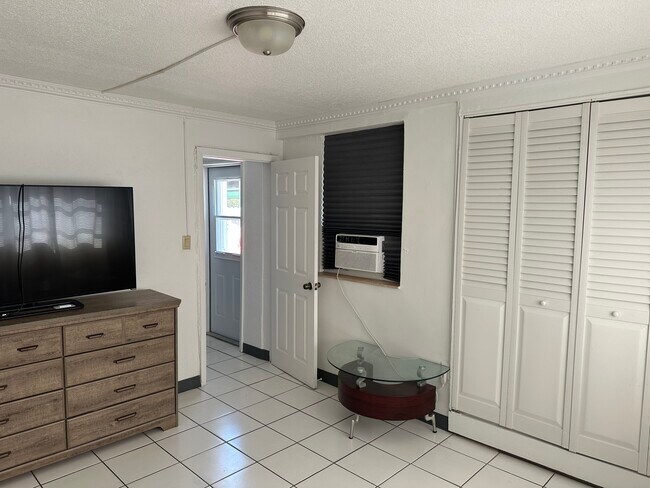 Building Photo - 200 SW 51st Pl