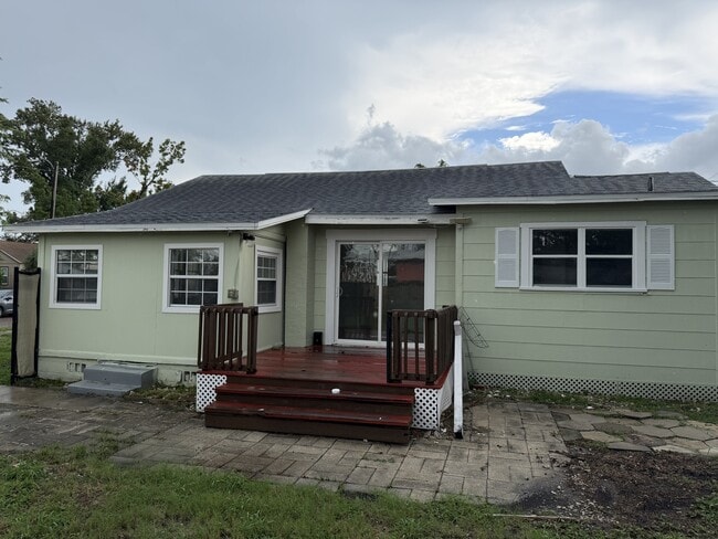 Building Photo - 2 Bed/1 Bath