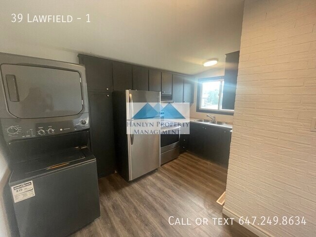 Photo du bâtiment - 3 Bedroom Main Floor on East Mountain