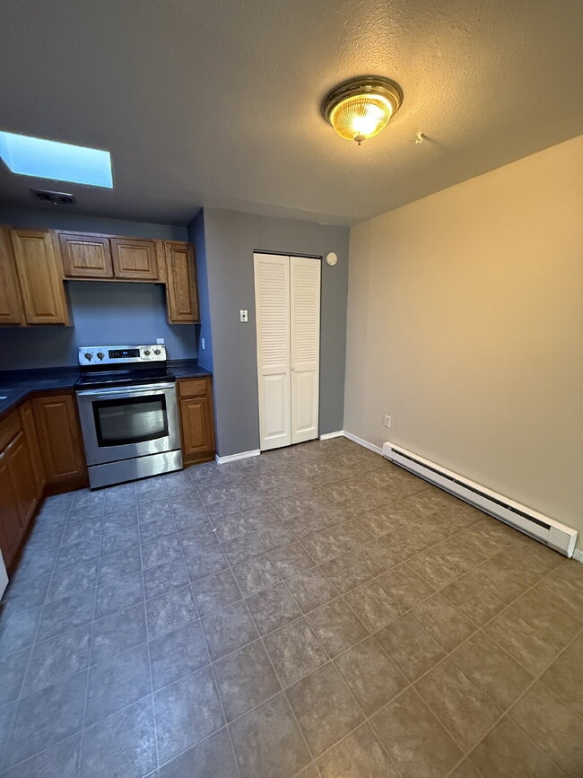 Building Photo - Fairwood Area Condo Available Now!