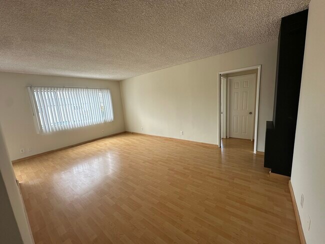 Foto del edificio - 2138 Stewart St