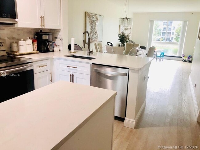 Building Photo - 2108 S Cypress Bend Dr