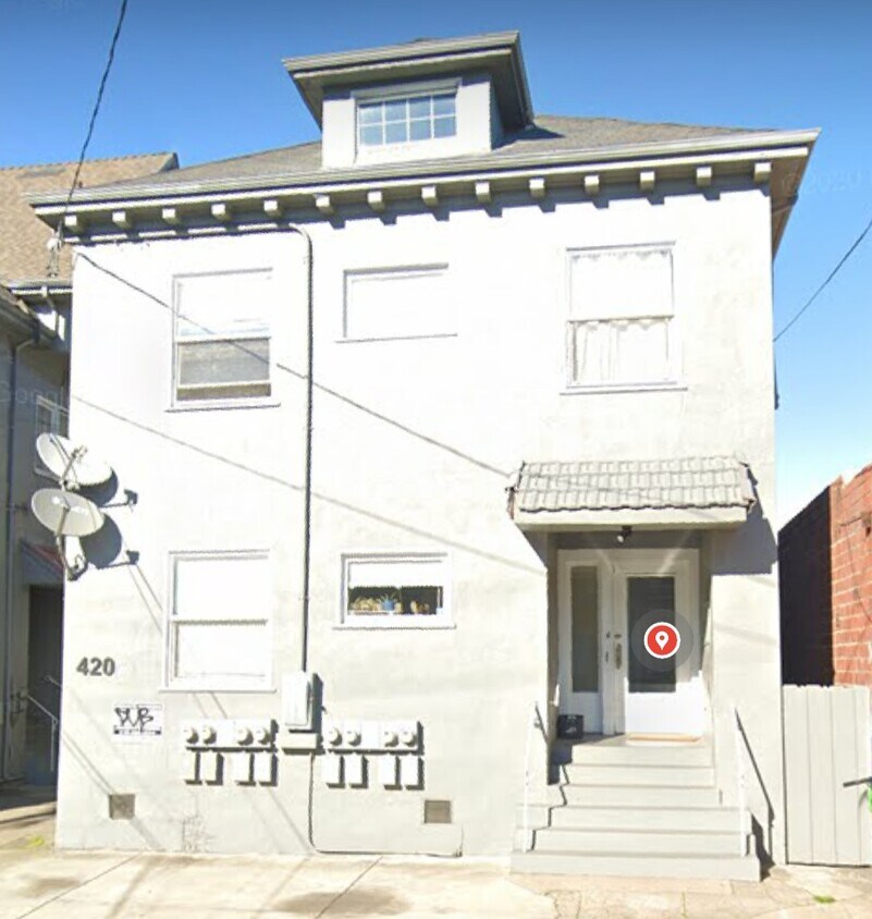 Building - 420 26th St