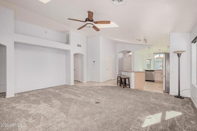 Foto del edificio - 3022 E Captain Dreyfus Ave