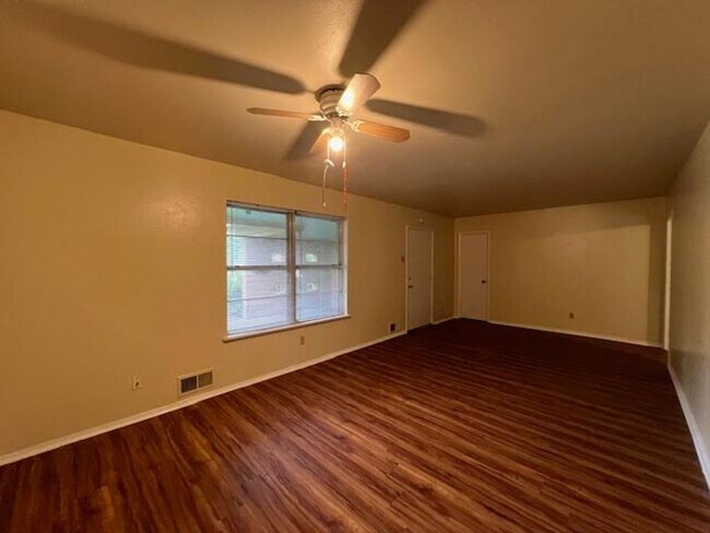 Building Photo - 1330 La Porte Dr