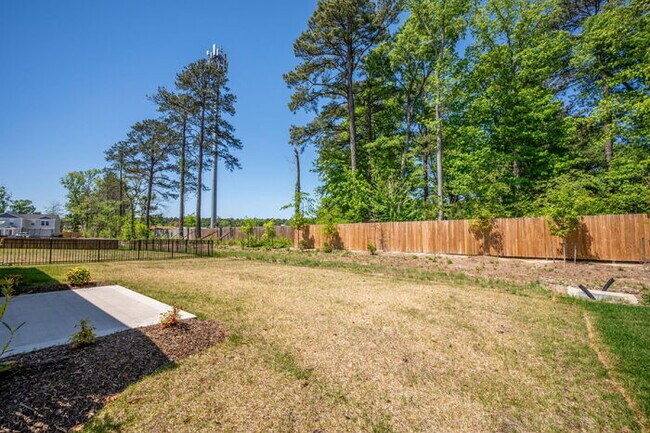Foto del edificio - 3 Bedroom Single-Family Home with 2-Car Garage in Glen Allen (23060) – $2,650/mo