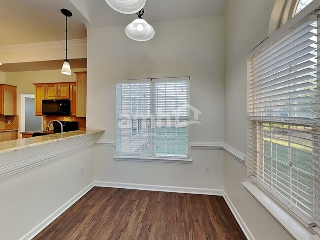 Foto del edificio - 406 Glencrest Dr