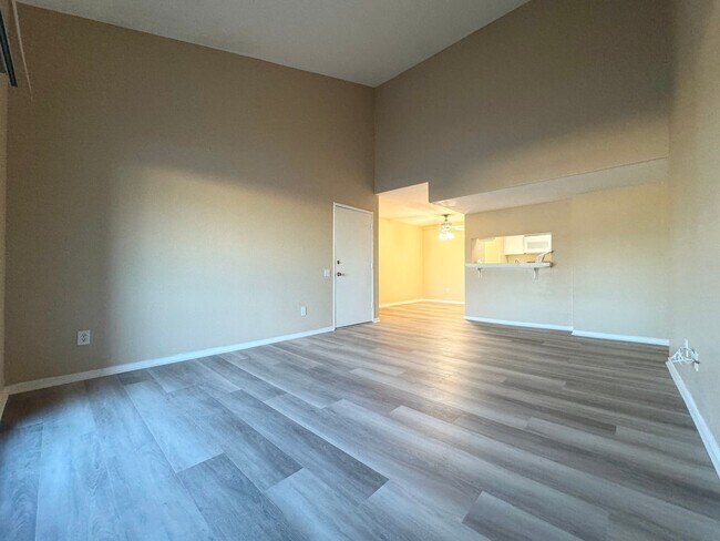 Foto del edificio - AVAILABLE NOW!! Charming UPSTAIRS 2 Bed/ 1 Bath Condo in Indio!!