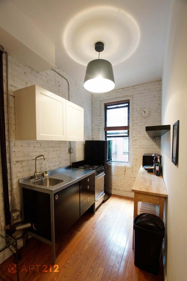 Building Photo - 193 Mott St