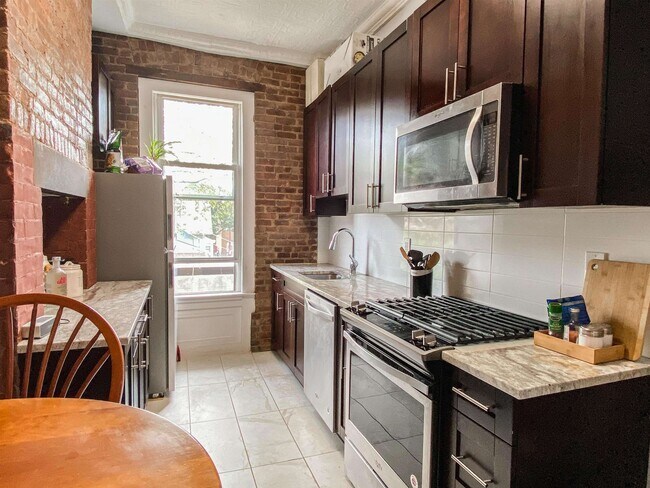 Building Photo - 548A Palisade Ave