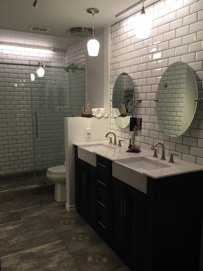 Bathroom - 4034 Rawlins St