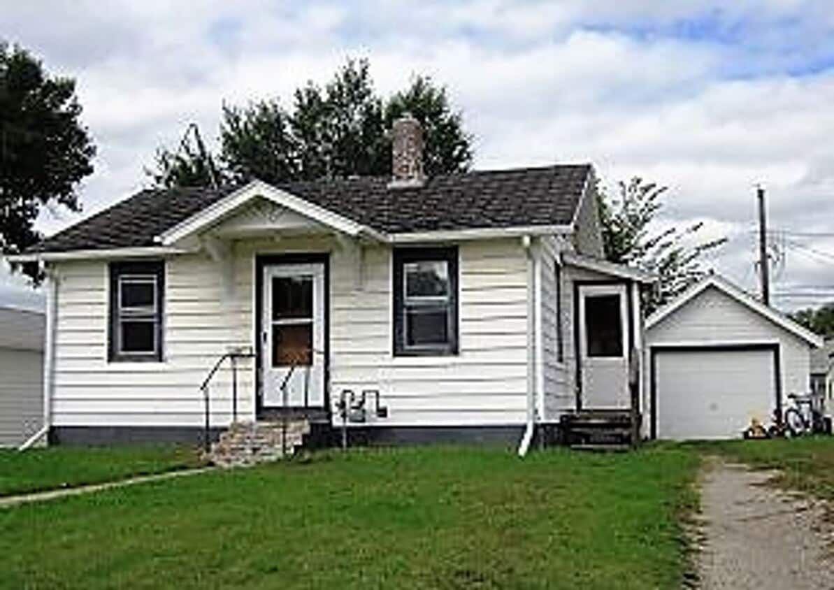 Foto principal - Cozy updated 2 Bedroom Single family home.