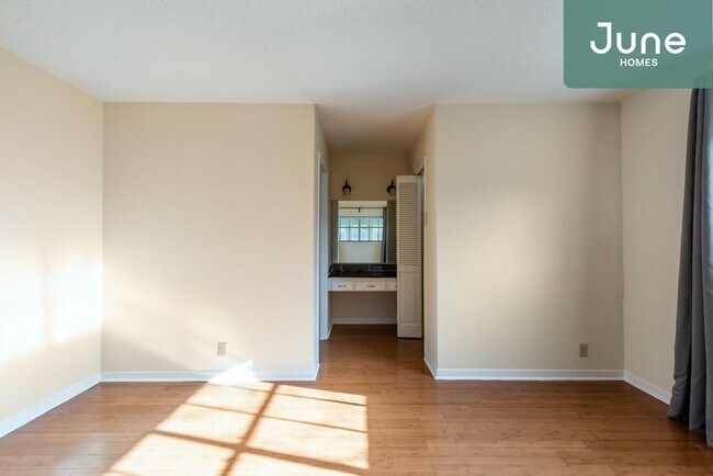 Foto del edificio - Queen room in 4-bed/3.0-bath Home