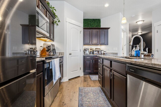 Foto del edificio - 4318 W Burwell Ln