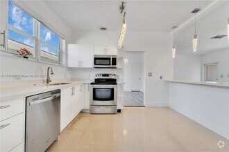Building Photo - 501 90th St