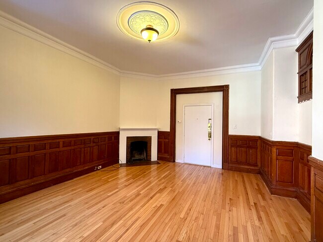 Building Photo - 293 Newbury St