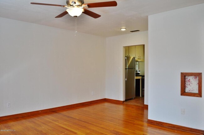 Building Photo - 4405 Melrose Ave