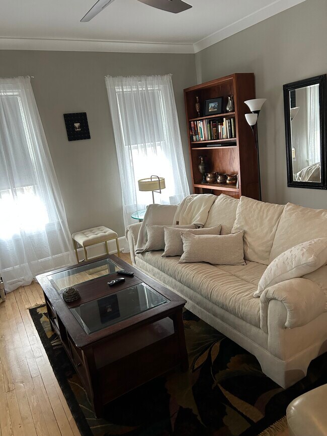 Foto del edificio - 2416 N Dousman St