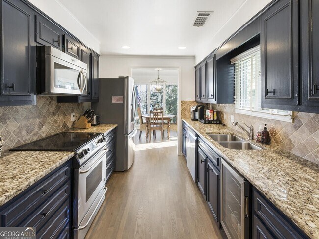 Building Photo - 9210 Hawks Nest Dr