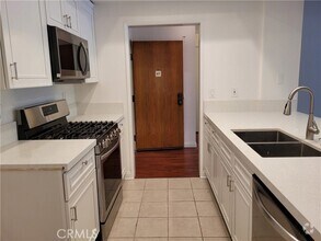 Building Photo - 2563 Plaza del Amo