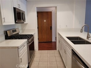 Building Photo - 2563 Plaza del Amo