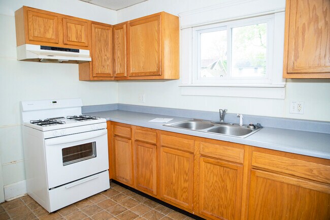 Building Photo - 44 E Stimson Ave