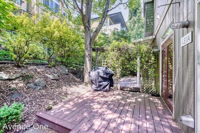Building Photo - 3 br, 3 bath House - 131A 25th Ave E