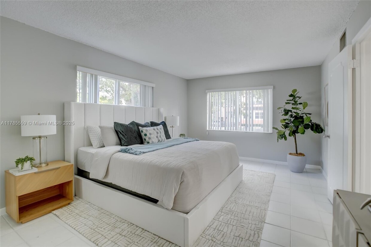 Foto principal - 335 SW 20th St