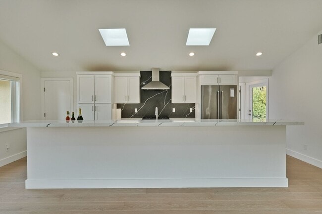 Building Photo - Gorgeous 4 Bed 3 Bath House on a Corner Lot!