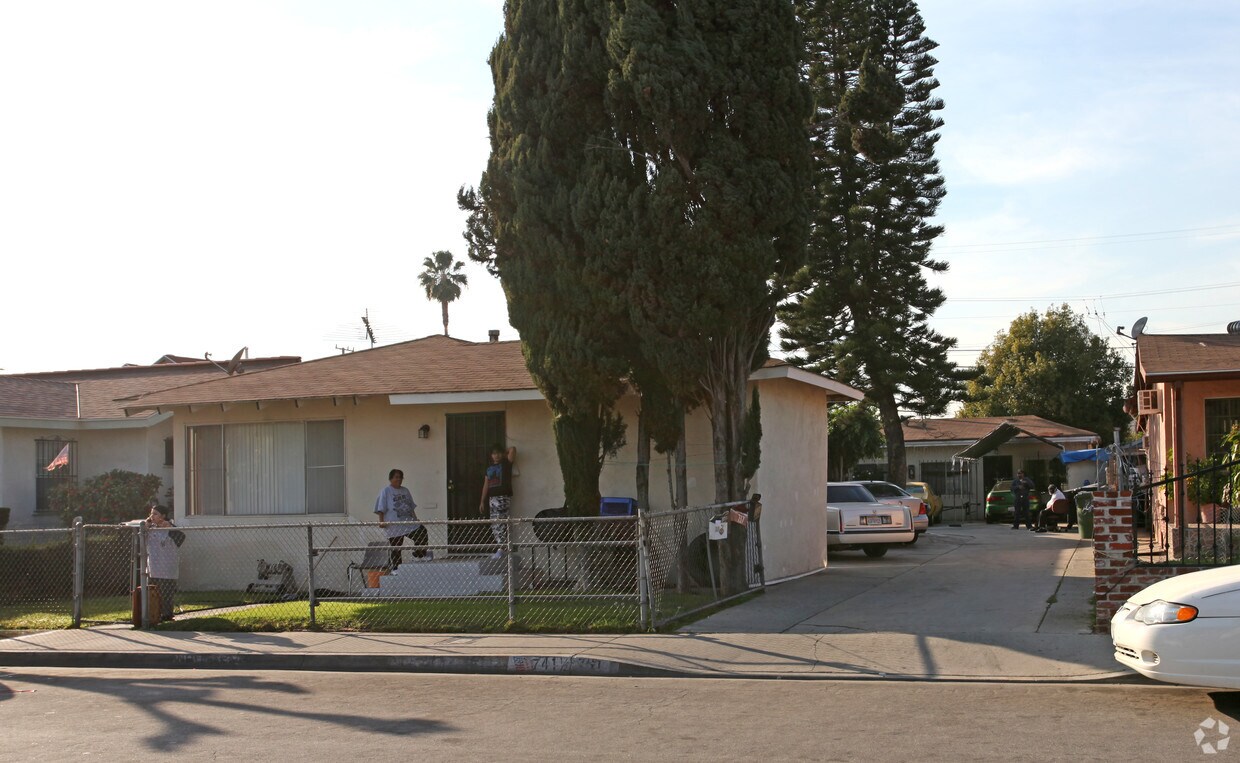 Foto del edificio - 737-741 S Duncan Ave