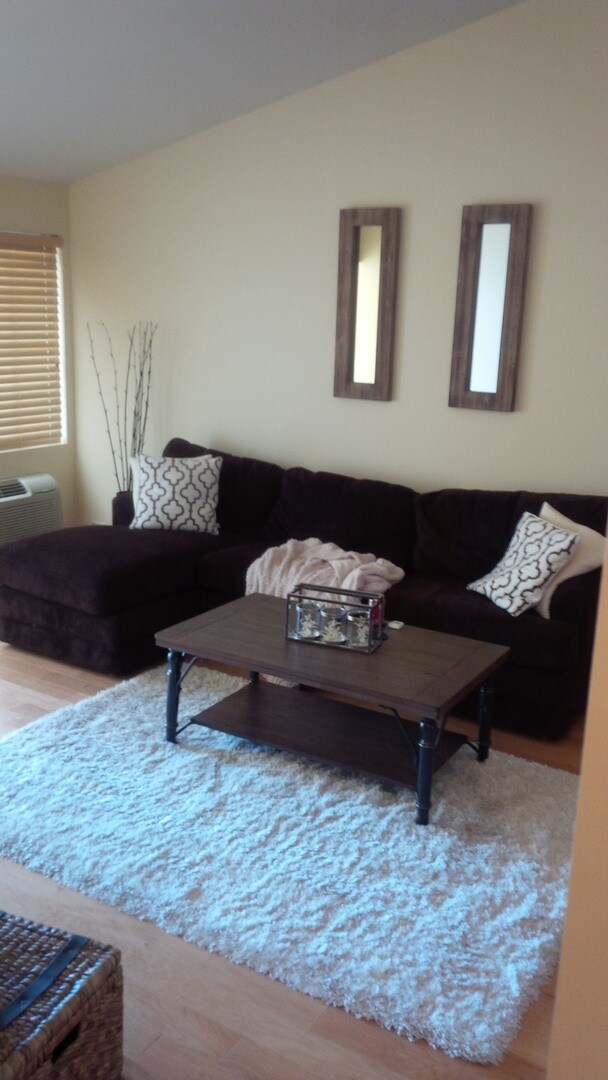 Foto del edificio - 121 Silverstone Dr