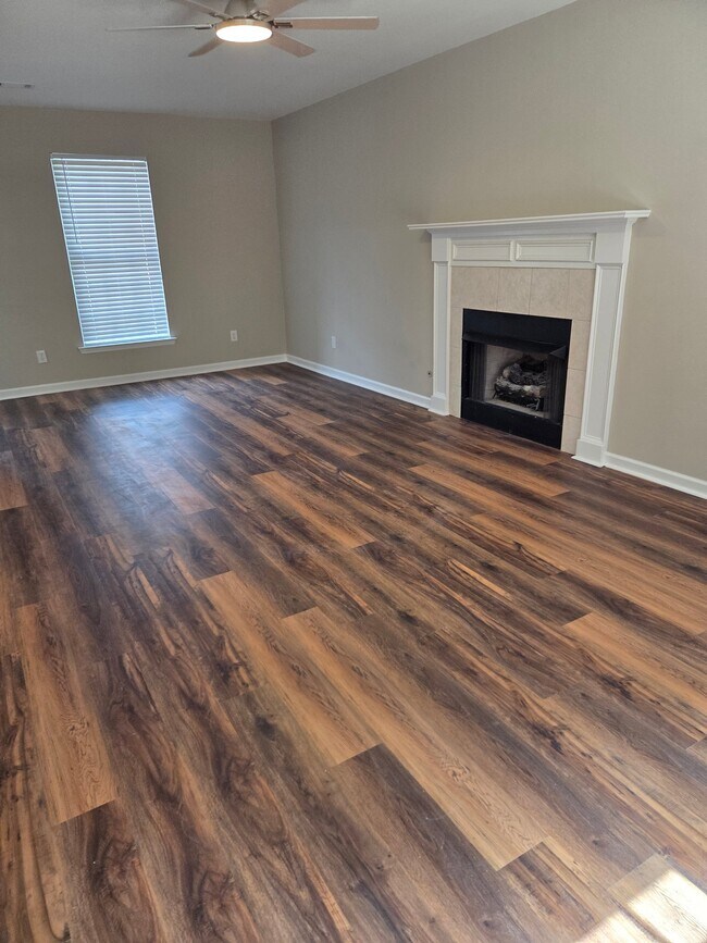 Foto del edificio - 4909 Orchard Hill Dr