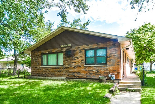 Building Photo - 2948 Everett St