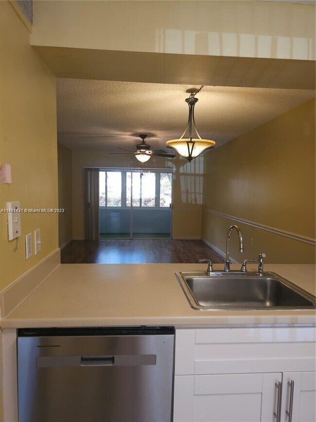 Building Photo - 1106 Bahama Bend