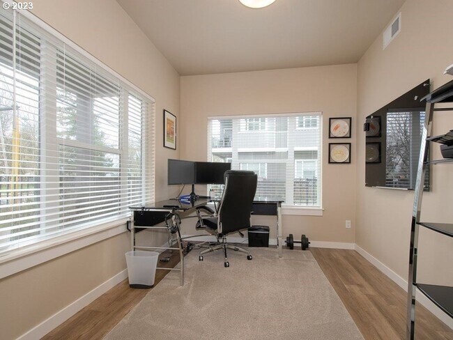 Foto del edificio - Bright & Modern 3-Bed + Office Condo in Ga...