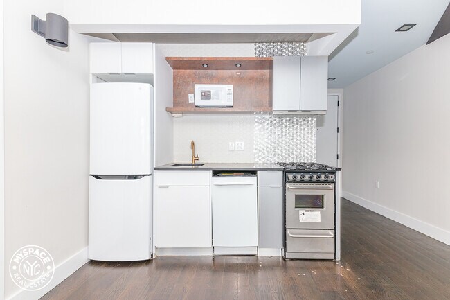 Foto del edificio - 688 Bushwick Ave