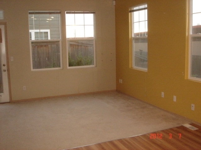 Building Photo - Woodinville Greenbrier. 4 bed 2.5 bath. 2 car garage. 1780 square feet