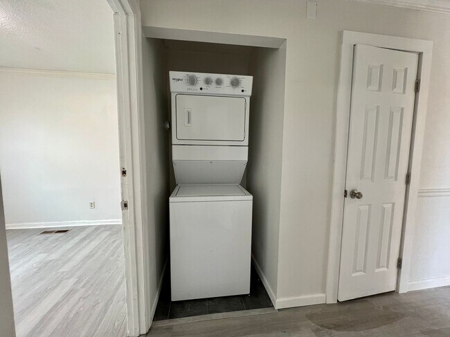 Foto del edificio - ***MOVE IN SPECIAL - $300 OFF FIRST MONTHS...