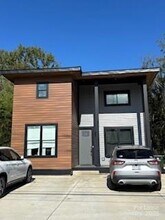 Building Photo - 1002 Crawford Rd