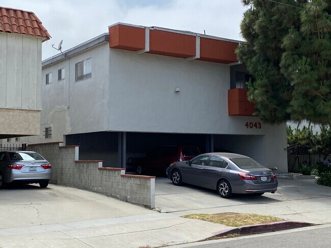 Foto del edificio - 4043 McLaughlin Ave