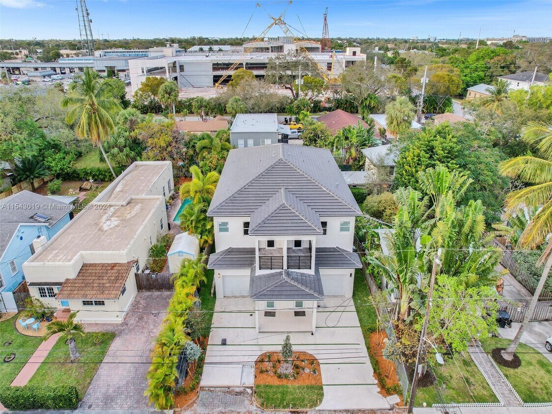 Primary Photo - 1215 W Las Olas Blvd